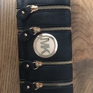 Michael Kors Zip Around Wallet
